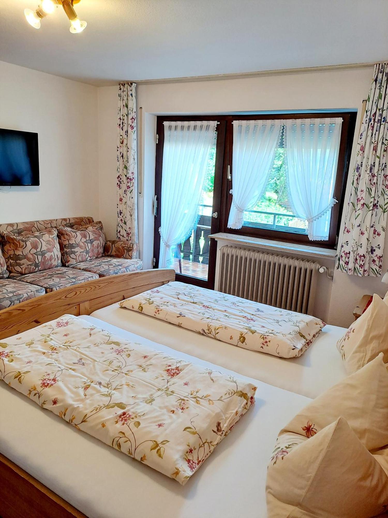 Pension Schlossbergblick Simonswald Bagian luar foto